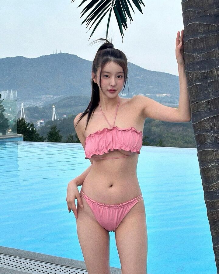 gái xinh trung quốc mặc pinky bikini