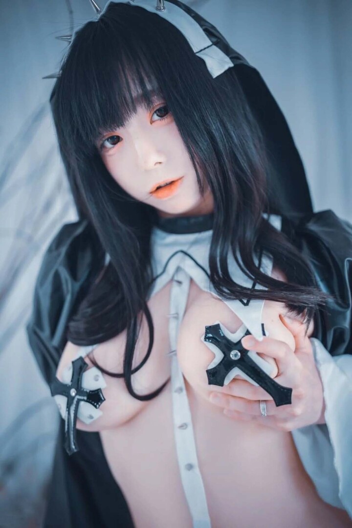 ảnh cosplay nun 18+