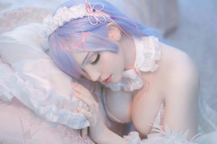 ảnh cosplay rem anime xxx