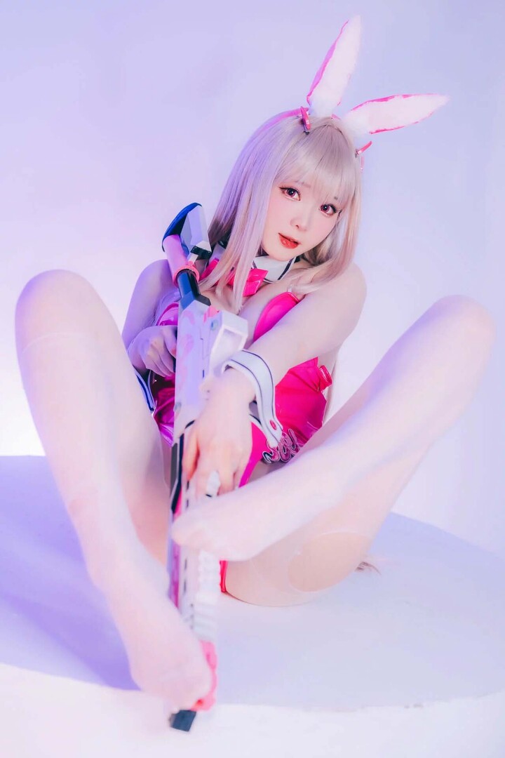 ảnh sexy viper nikke bunny skin cosplay