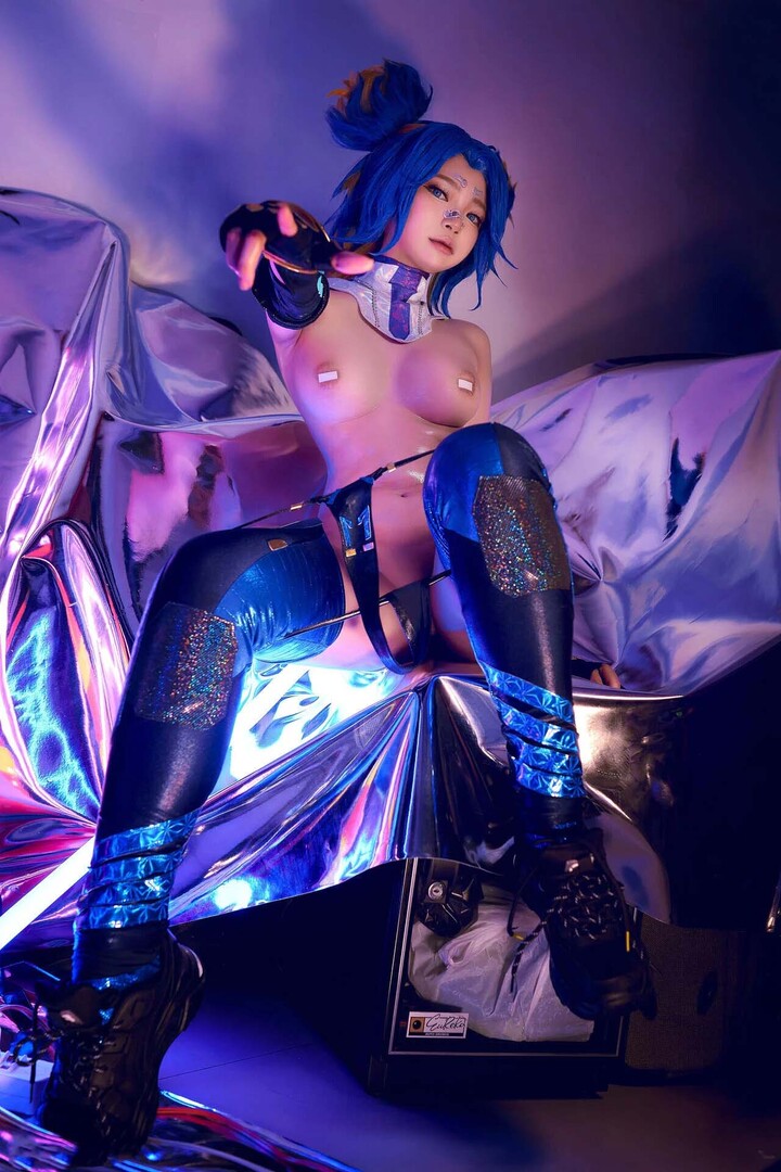 ảnh valorant cosplay neon sexy