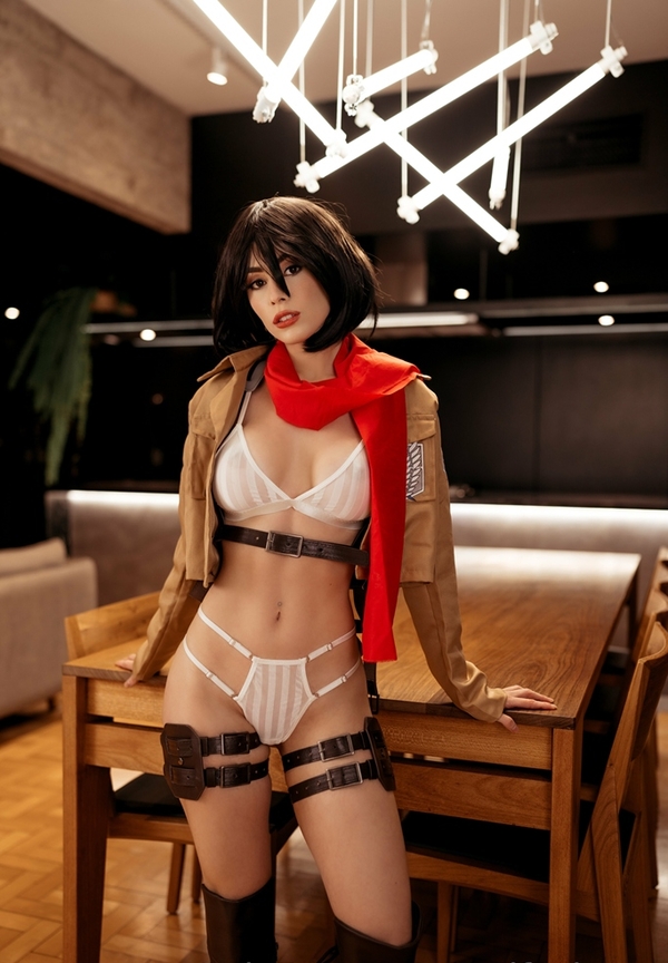 Ảnh Mikasa Ackerman cosplay mang phong cách anime chân thực
