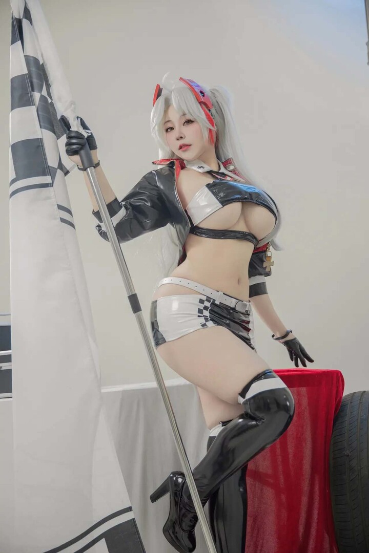 Cosplay-Prinz-Eugen-Rule34 (16)