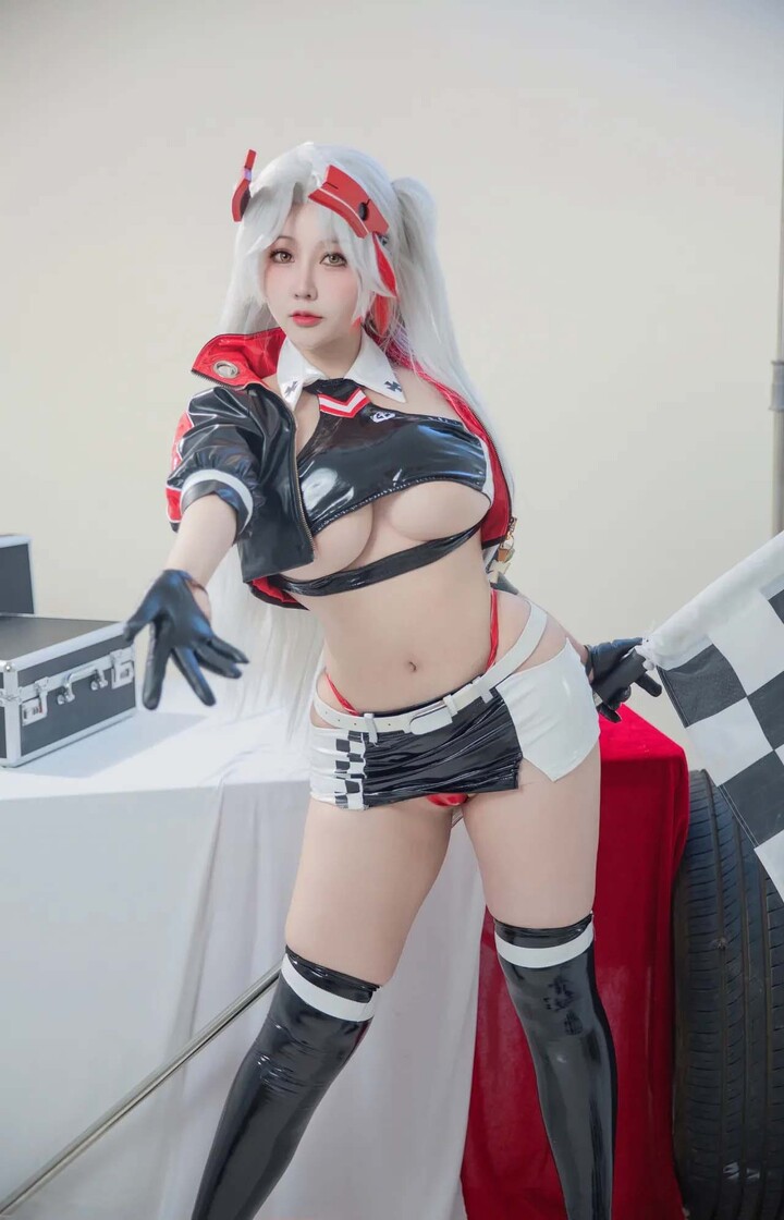 Cosplay-Prinz-Eugen-Rule34 (24)