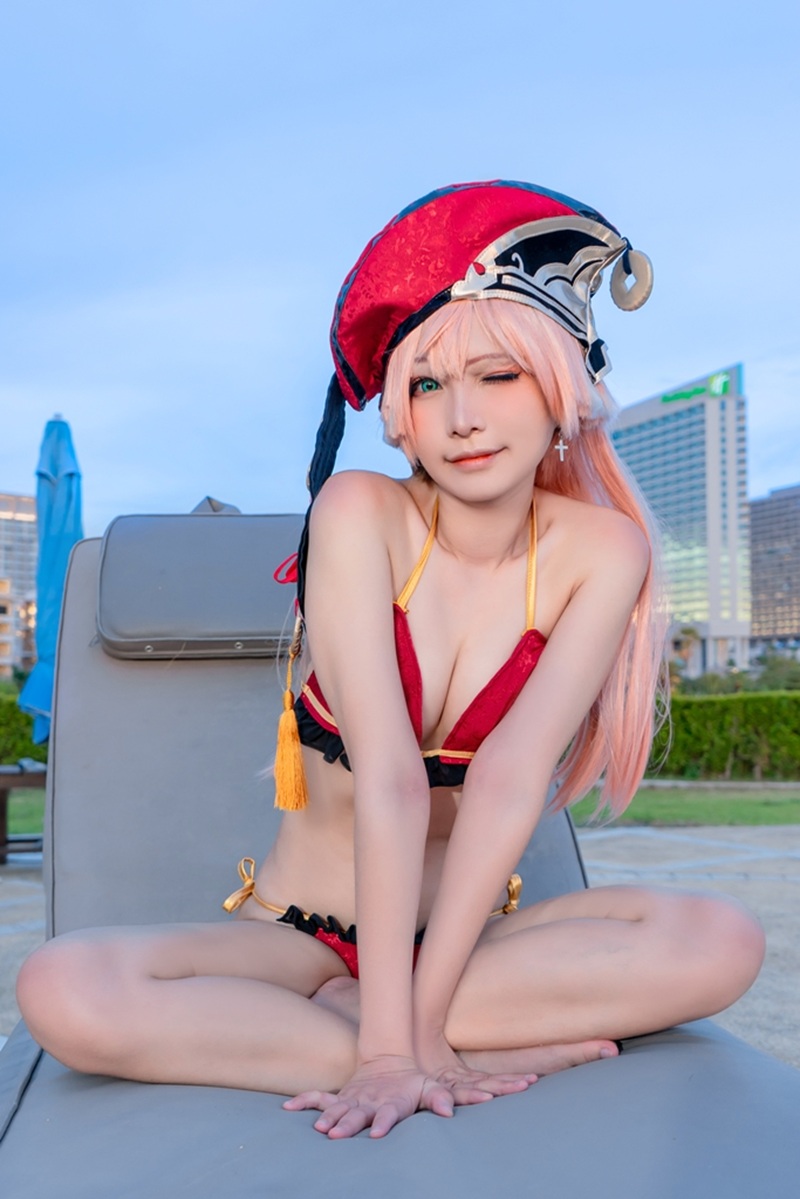 Gái Xinh Cosplay Bikini nóng bỏng khoe cặp đùi mọng nước