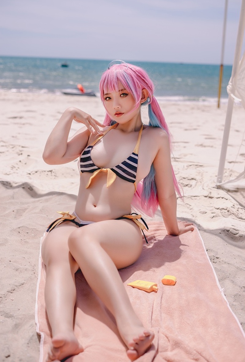 Body cong vút đẹp nhất của Gái Xinh Cosplay Bikini