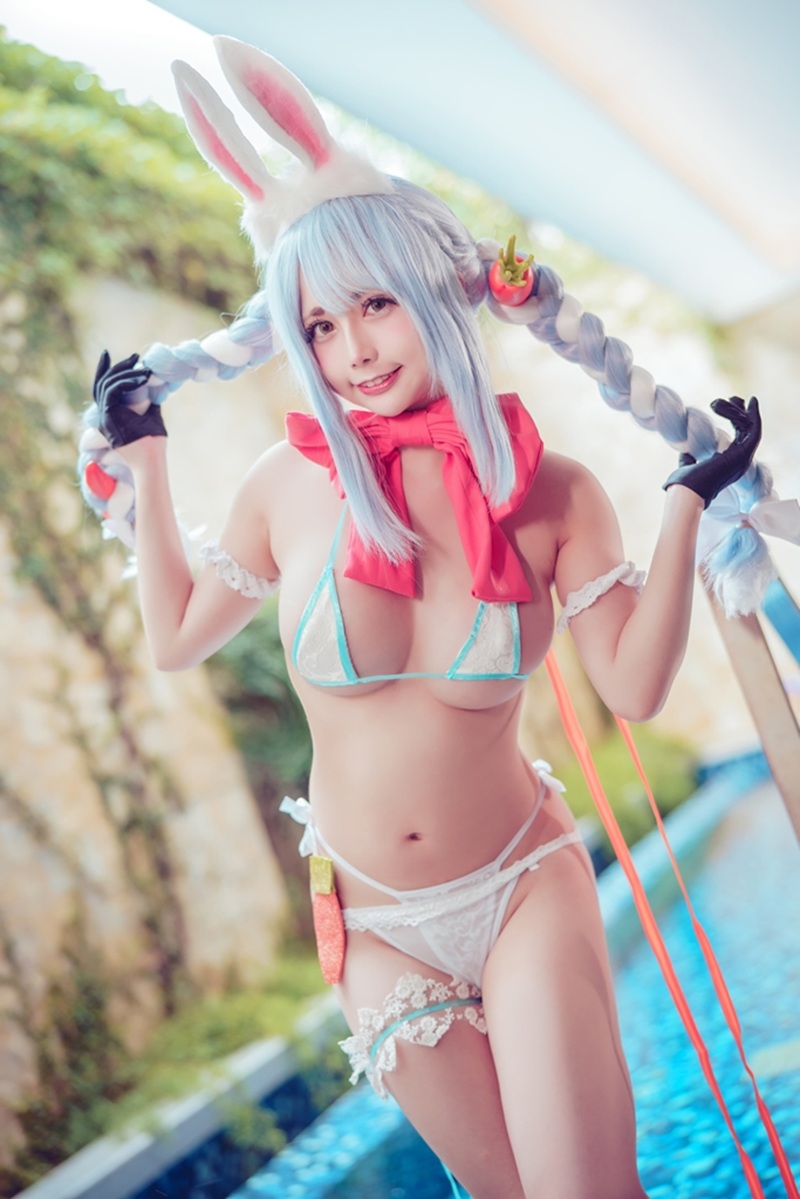 Gái Xinh Cosplay Bikini nóng bỏng với bikini hở hang