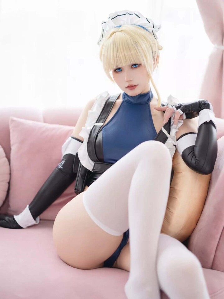 ảnh cosplay asuma toki - blue archive