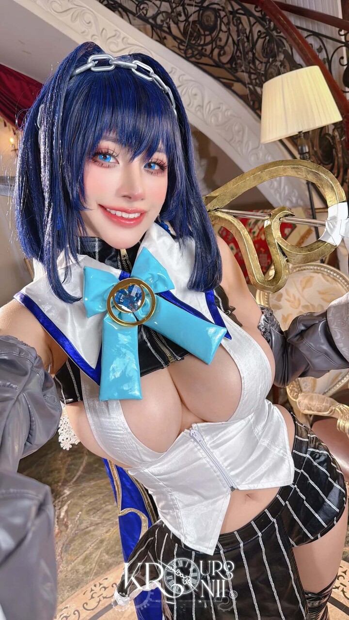 ảnh gái xinh cosplay có tâm hồn to và tròn show