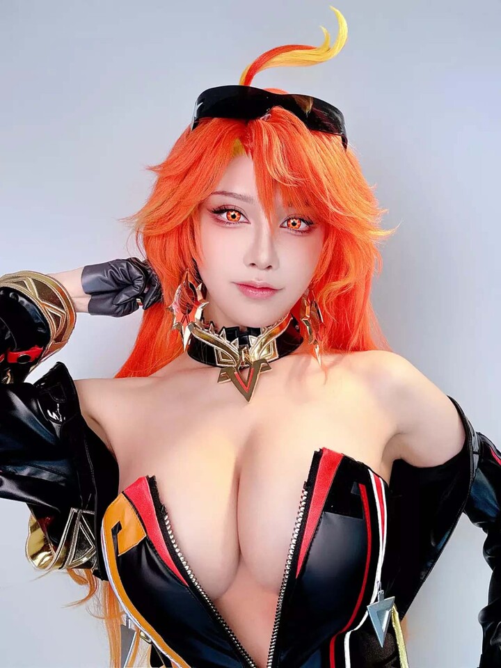 cosplay tâm hồn to tròn trắng