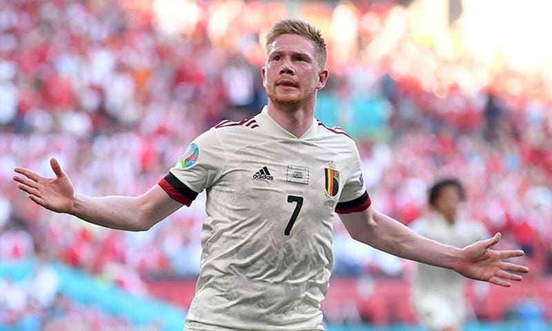 Pha kiến tạo huyền thoại khiến fan kinh ngạc