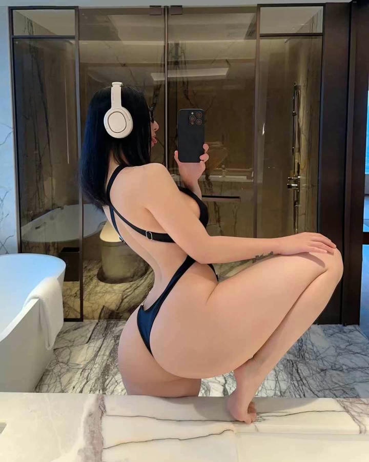 ảnh cô gái mặc bikini lọt khe