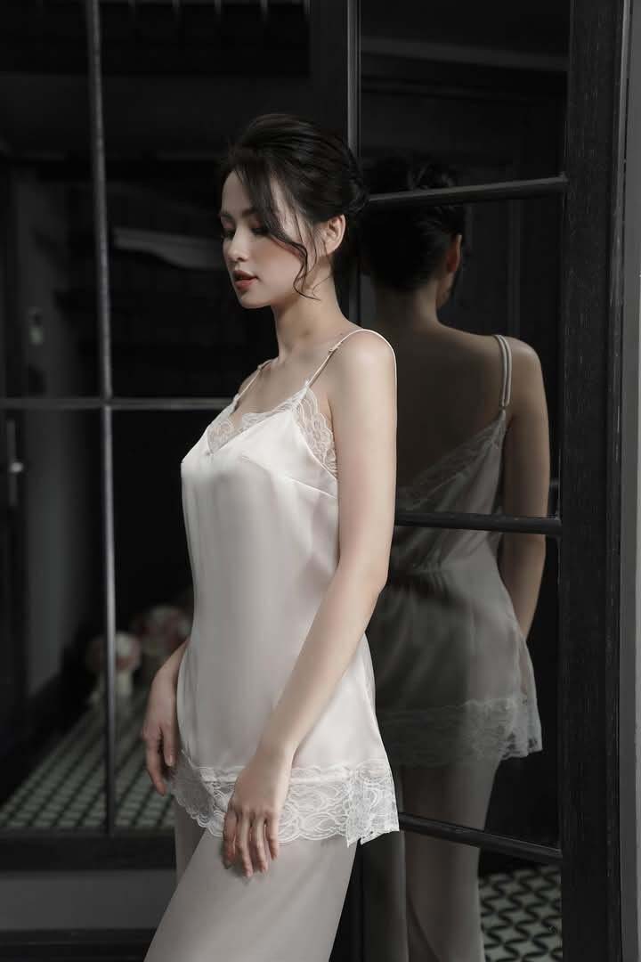 ảnh con gái mặc đồ ngủ