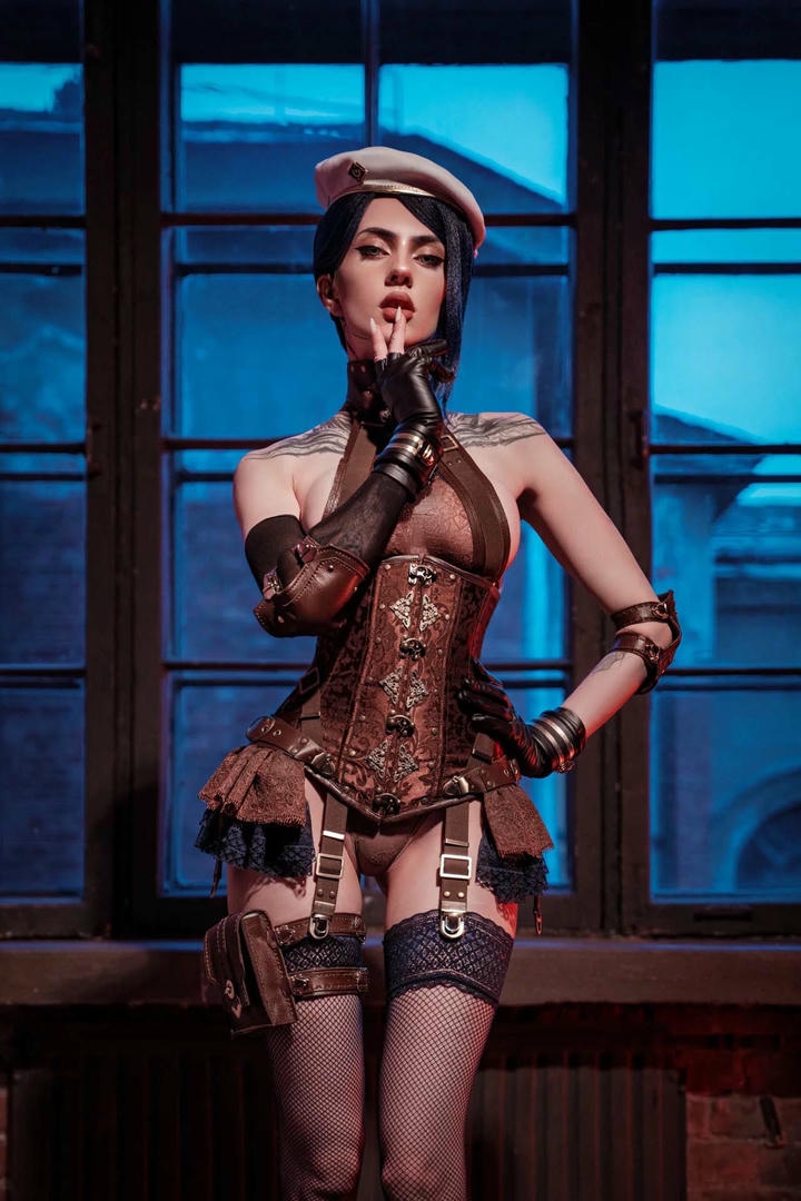 caitlyn cosplay sexy