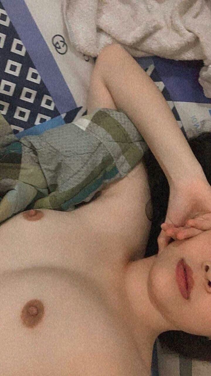 gái khoe vu dam tự sướng