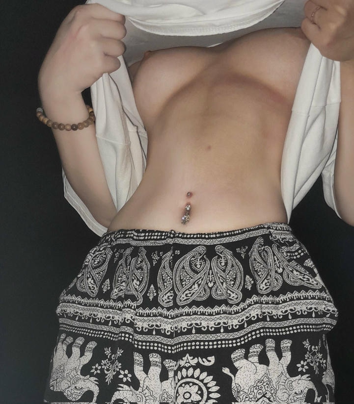 gái khoe vú ko che tự chụp