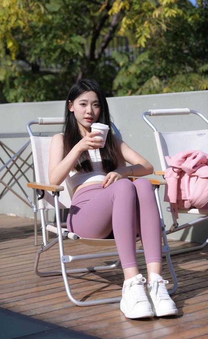 gái mặc quần legging gym