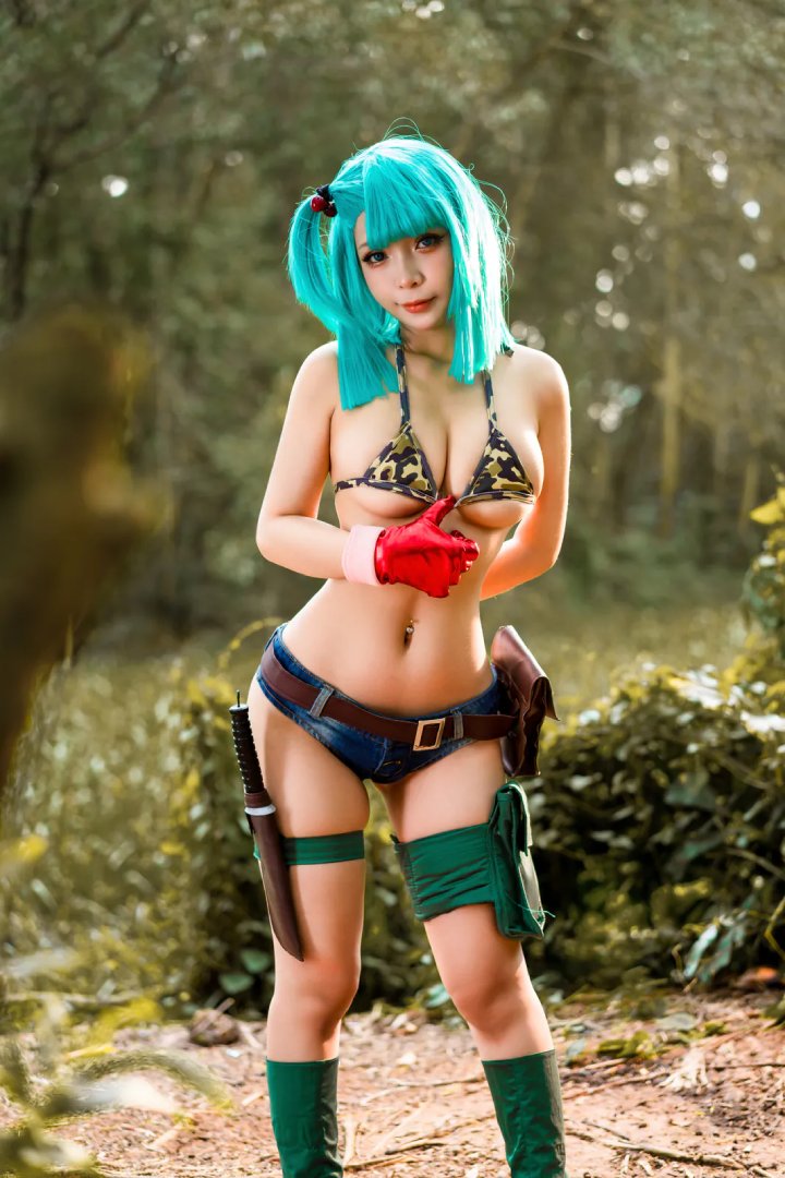 Umeko-J-cosplay-Bulma-Dragon-Ball-Sexy (13)