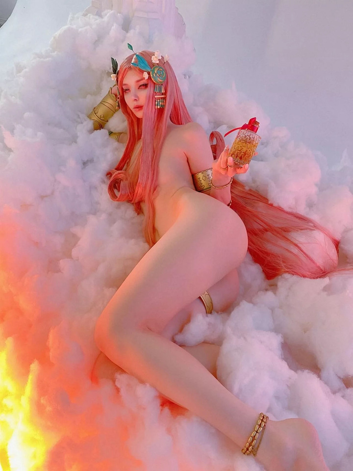 aphrodite cosplay nude