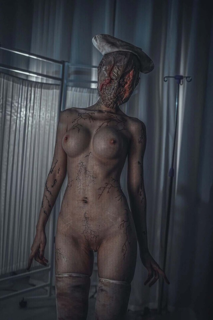 cosplay-bubble-head-nurse-nude-silent-hill-2 (10)