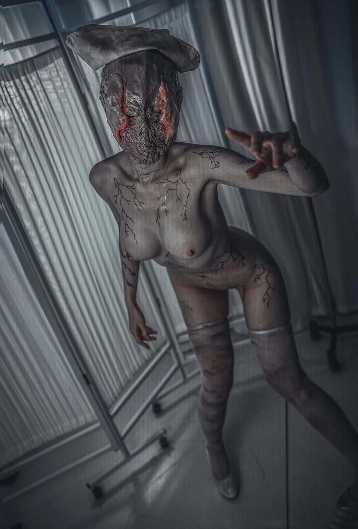 cosplay-bubble-head-nurse-nude-silent-hill-2 (8)