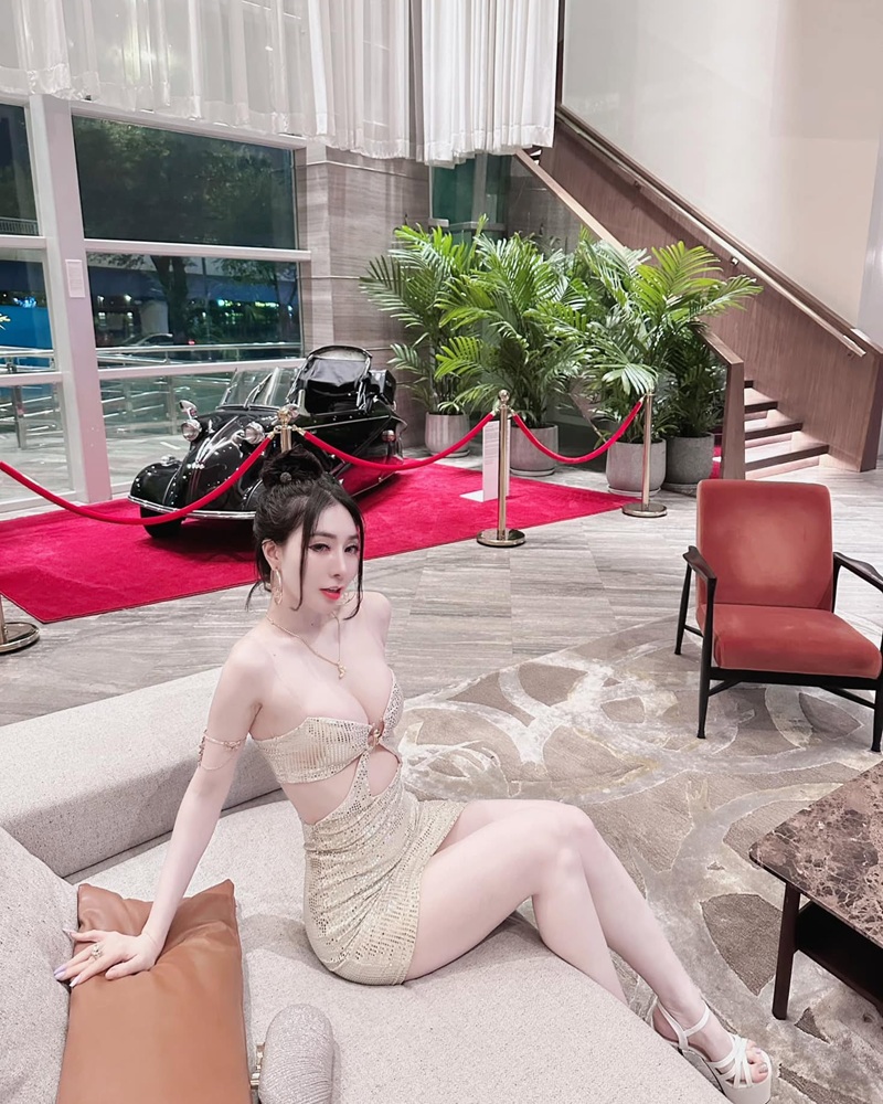 Ảnh Hoàng Thu Thảo OnlyFans bikini đen tôn da
