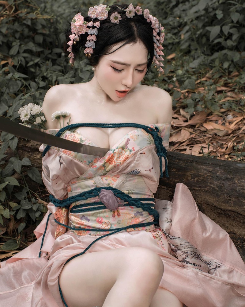 Eo thon quyến rũ trong ảnh Hoàng Thu Thảo OnlyFans