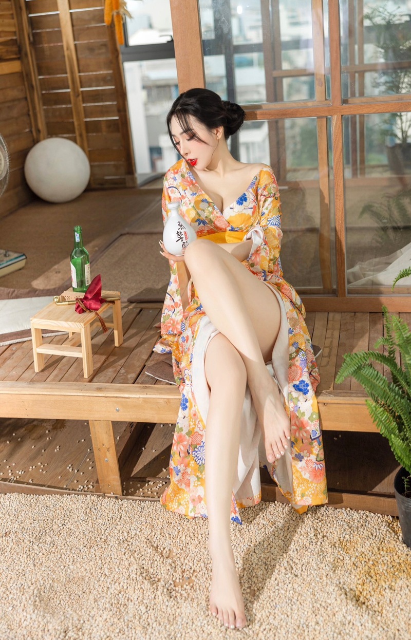 Pose gợi cảm đầy mê hoặc ảnh Hoàng Thu Thảo OnlyFans