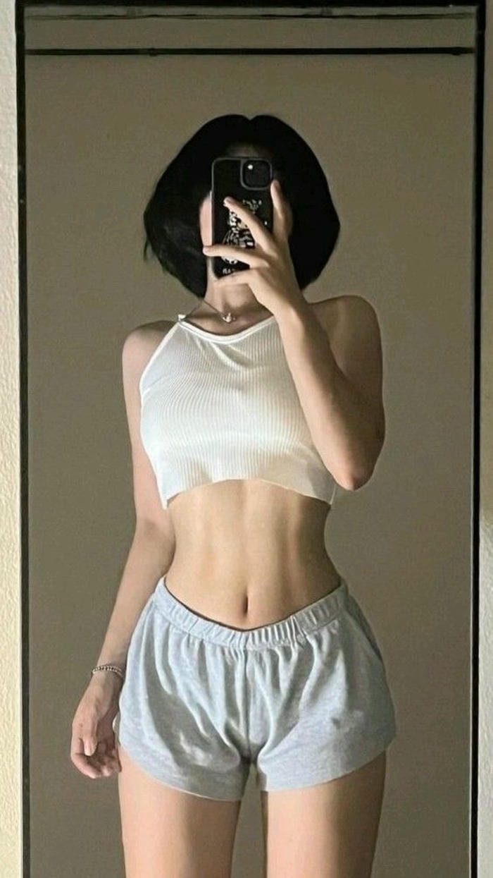 crop top lộ rốn
