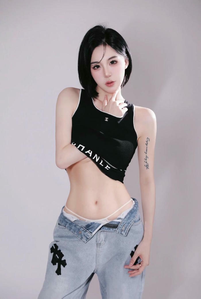 gái crop top big boob