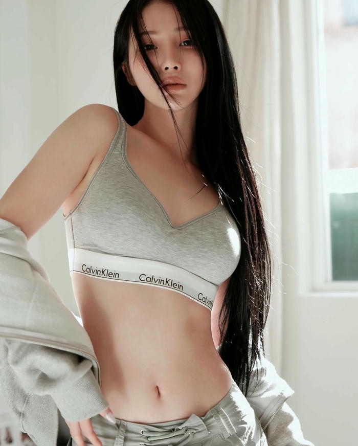 gái crop top hở vú