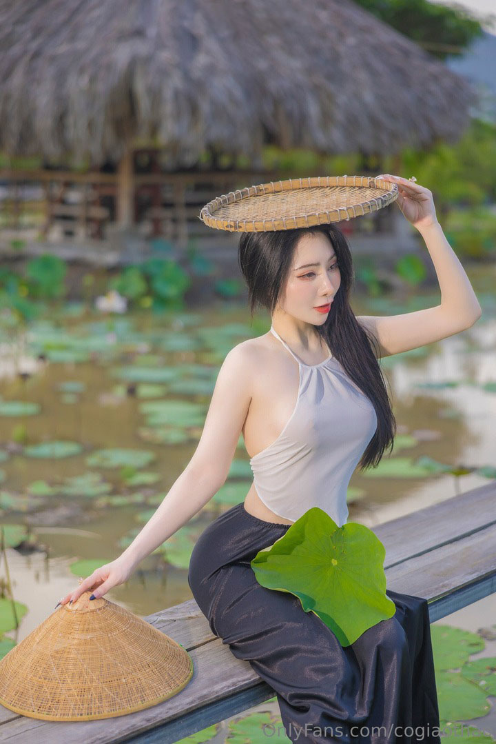 hoàng thu thảo onlyfans ảnh khoe vú