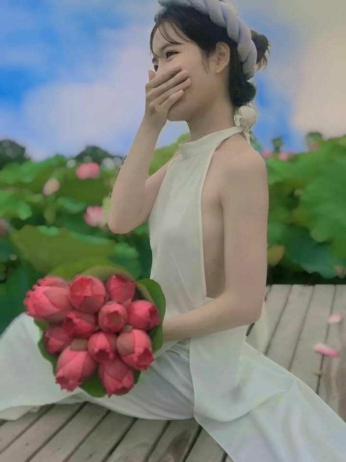 ảnh áo yếm sexy phong cách dịu dàng