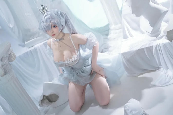 ảnh cosplay Cinderella Nikke