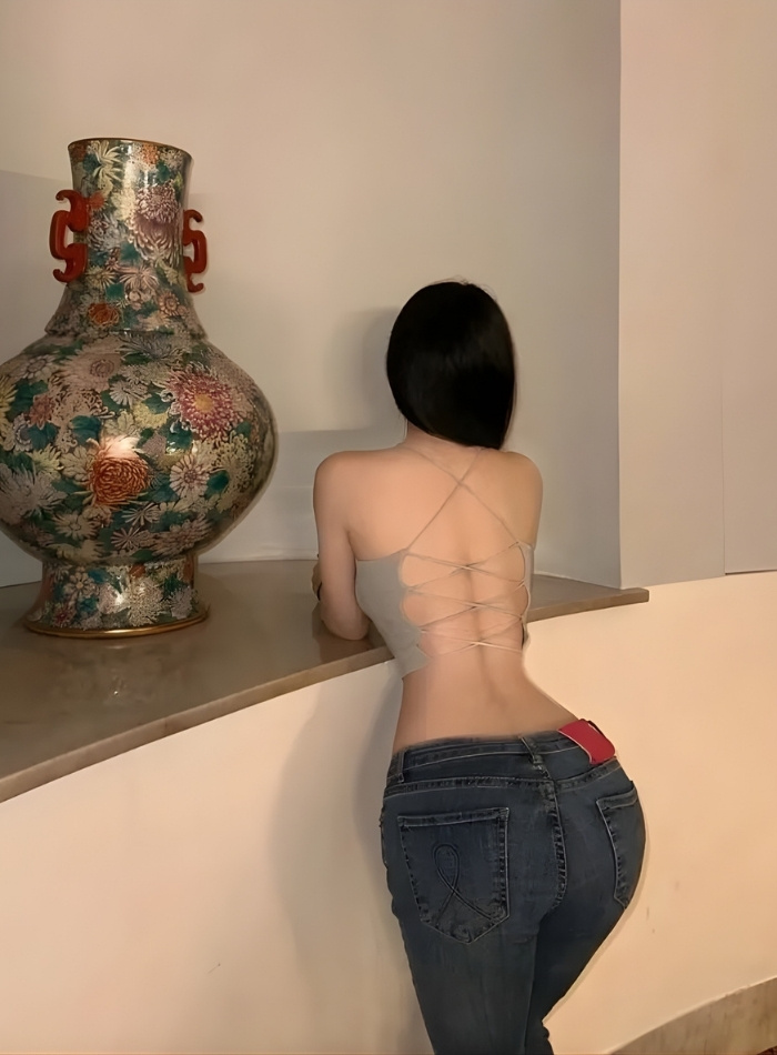 ảnh gái khoe vòng 3 quyến rũ thiếu vải