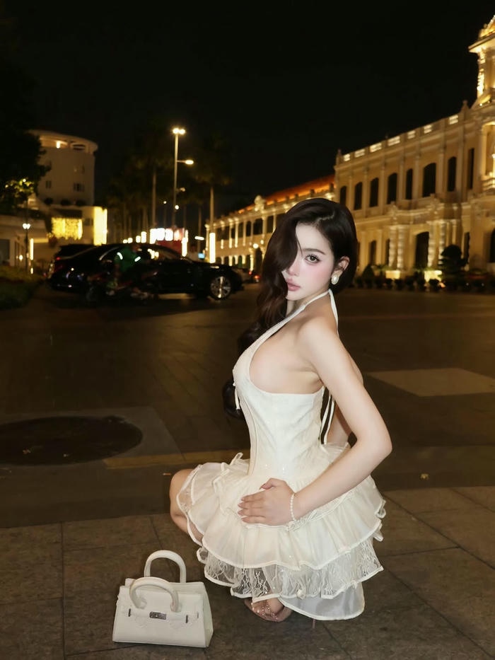 ảnh girl váy ngắn trên đường phố