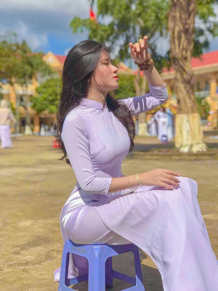áo dài đạp xe tới trường