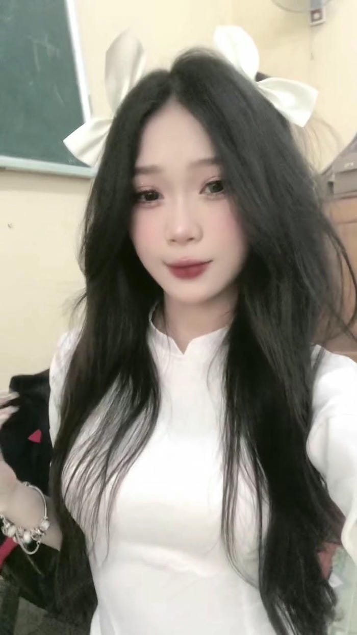 áo dài nữ sinh chân dung