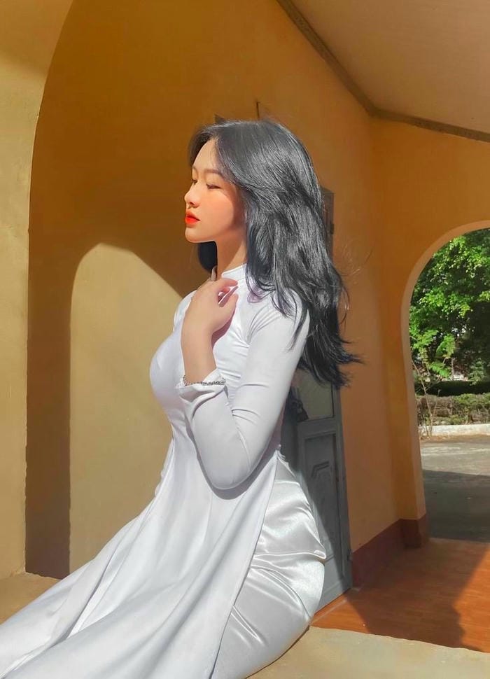 áo dài nữ sinh hậu cảnh phố cổ