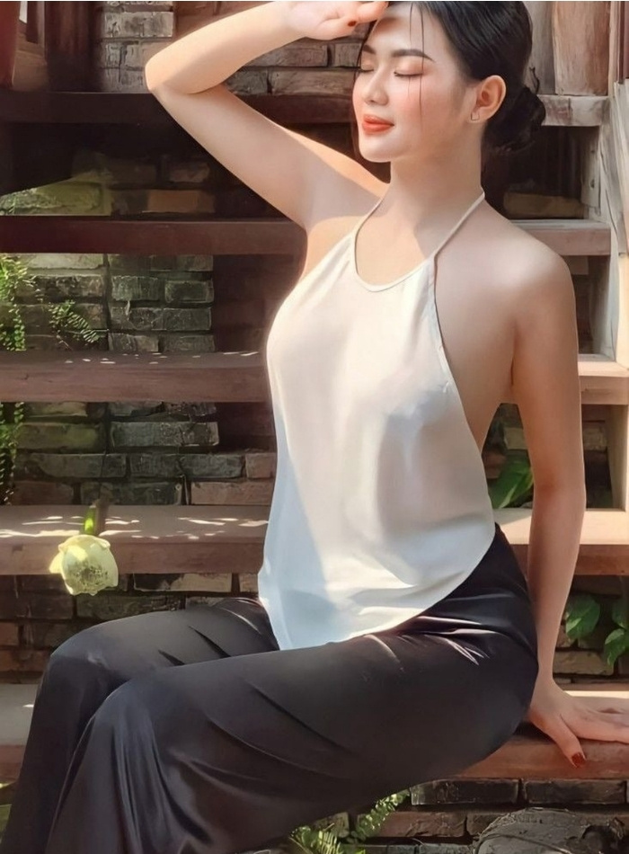 gái đẹp áo yếm chụp ảnh thời trang