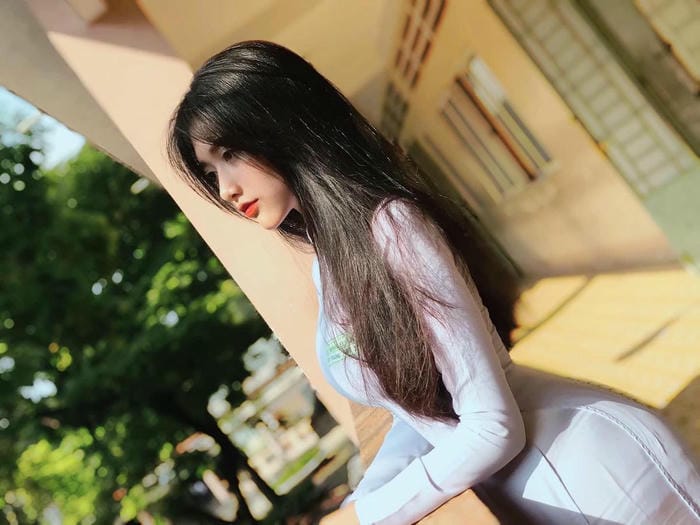 nữ sinh Việt Nam mặc áo dài