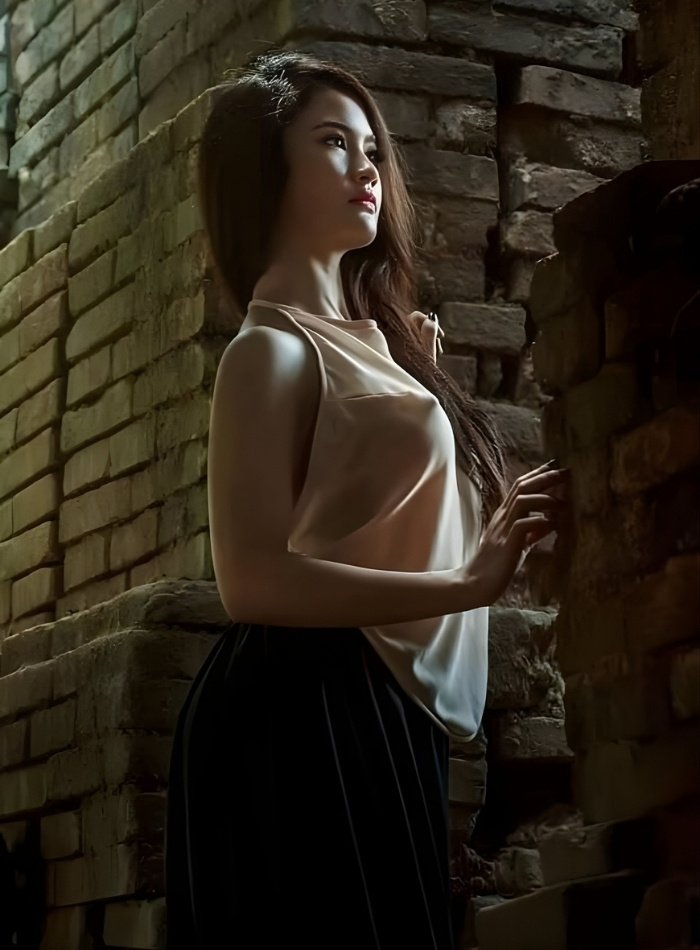 thiếu nữ mặc áo yếm phong cách hoài cổ