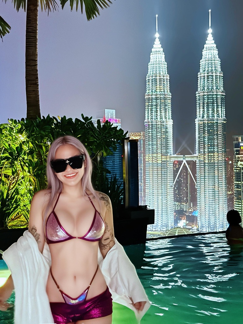 Hot girl nude Suzie Nguyễn mướt mắt