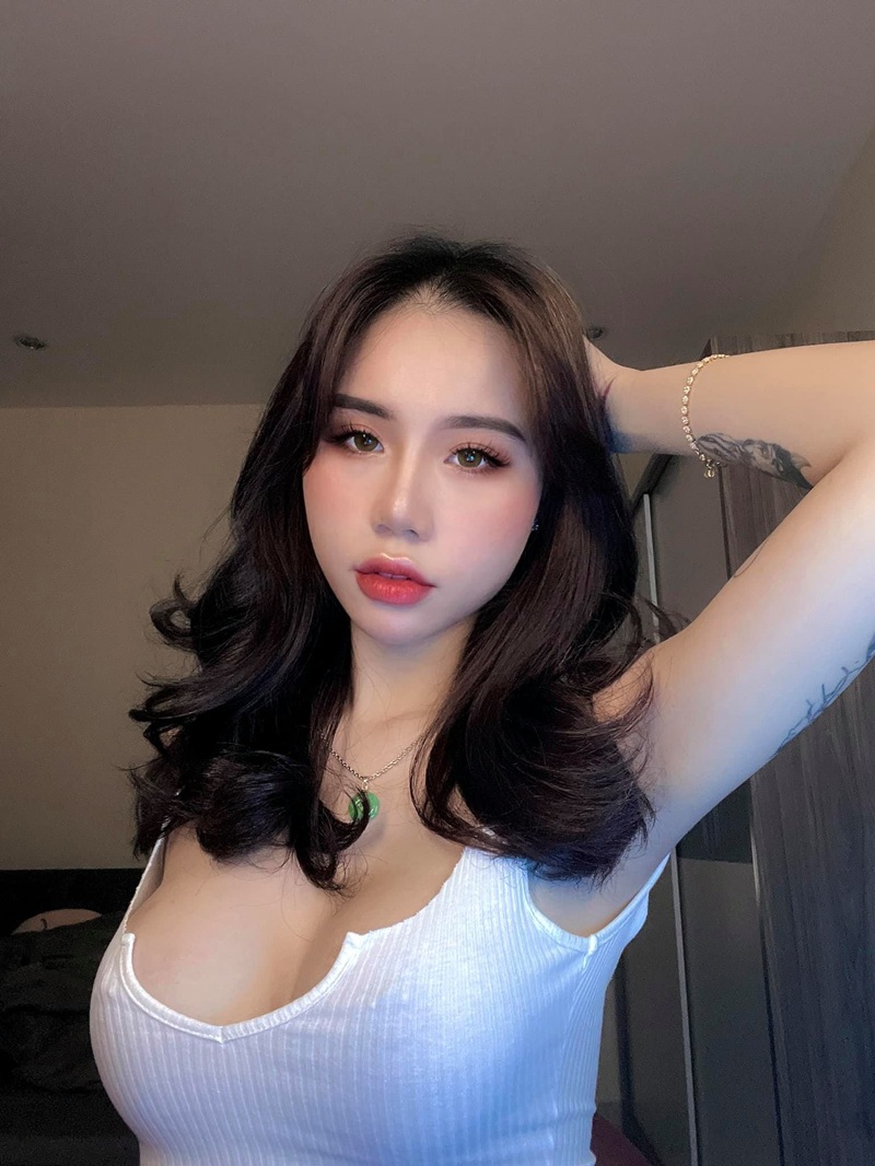 Ảnh Chibi 1311 pose khiêu dâm trên giường