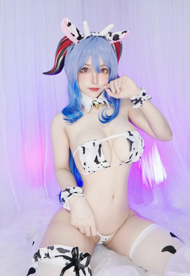 Ảnh cosplay bò sữa mông bò sữa bị đánh đỏ