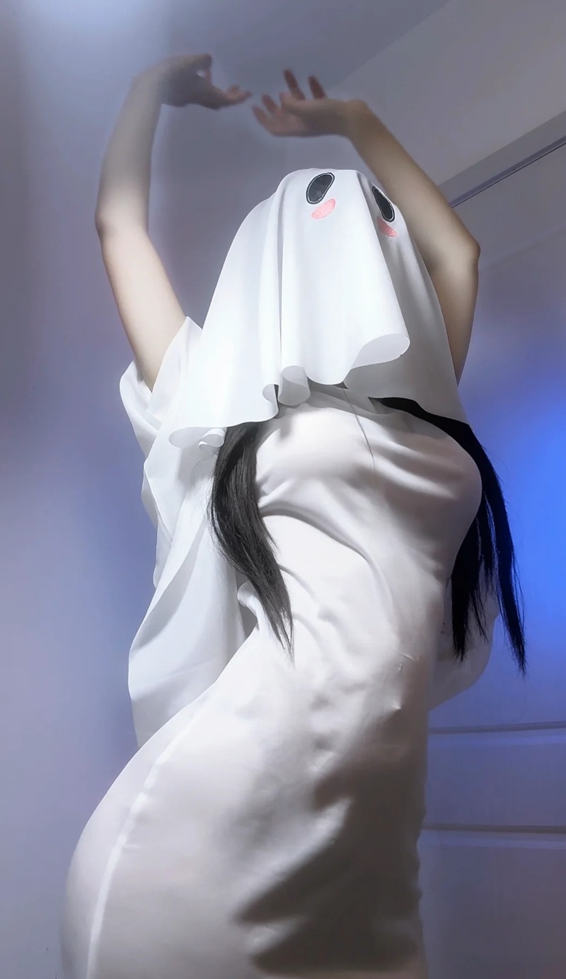 Ảnh Cosplay Ma Nữ Áo Trắng ngực căng muốn bú