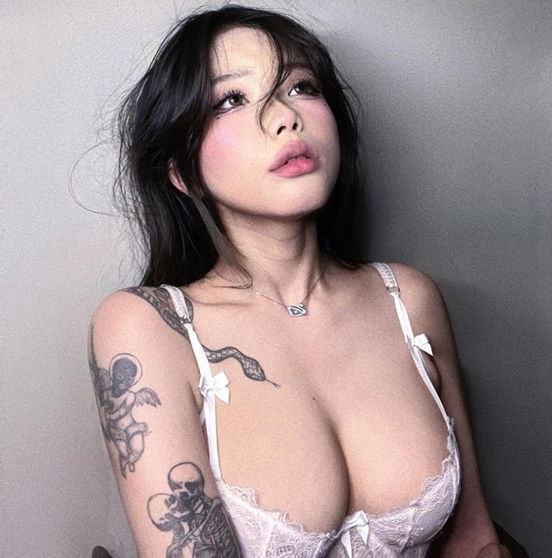 Ảnh sex dâm Khúc Thị Hương bú cặc