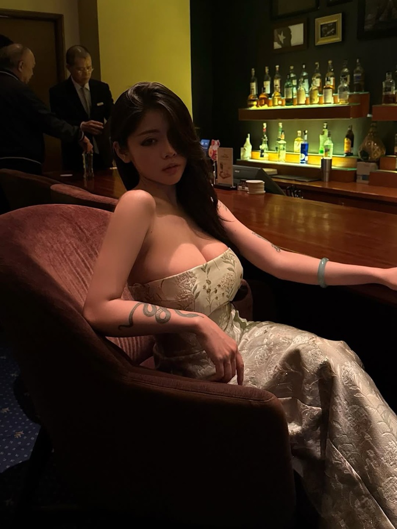 Body hoàn hảo Khúc Thị Hương gợi cảm