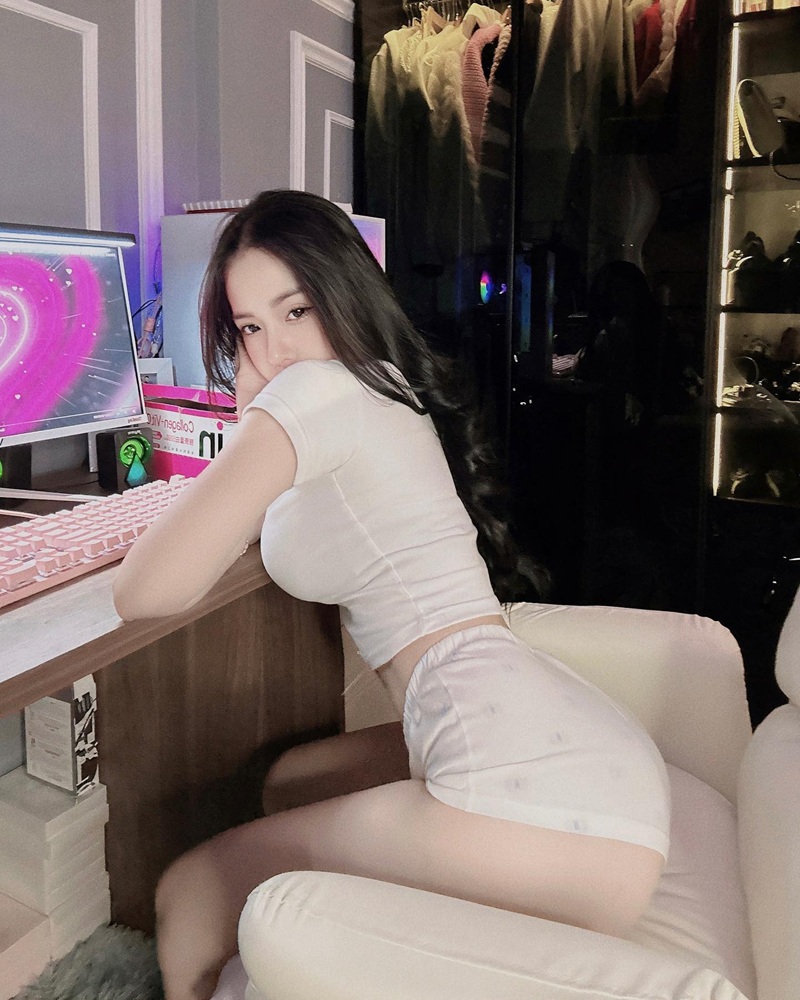 Lan Leii khỏa thân Onlyfans gợi cảm