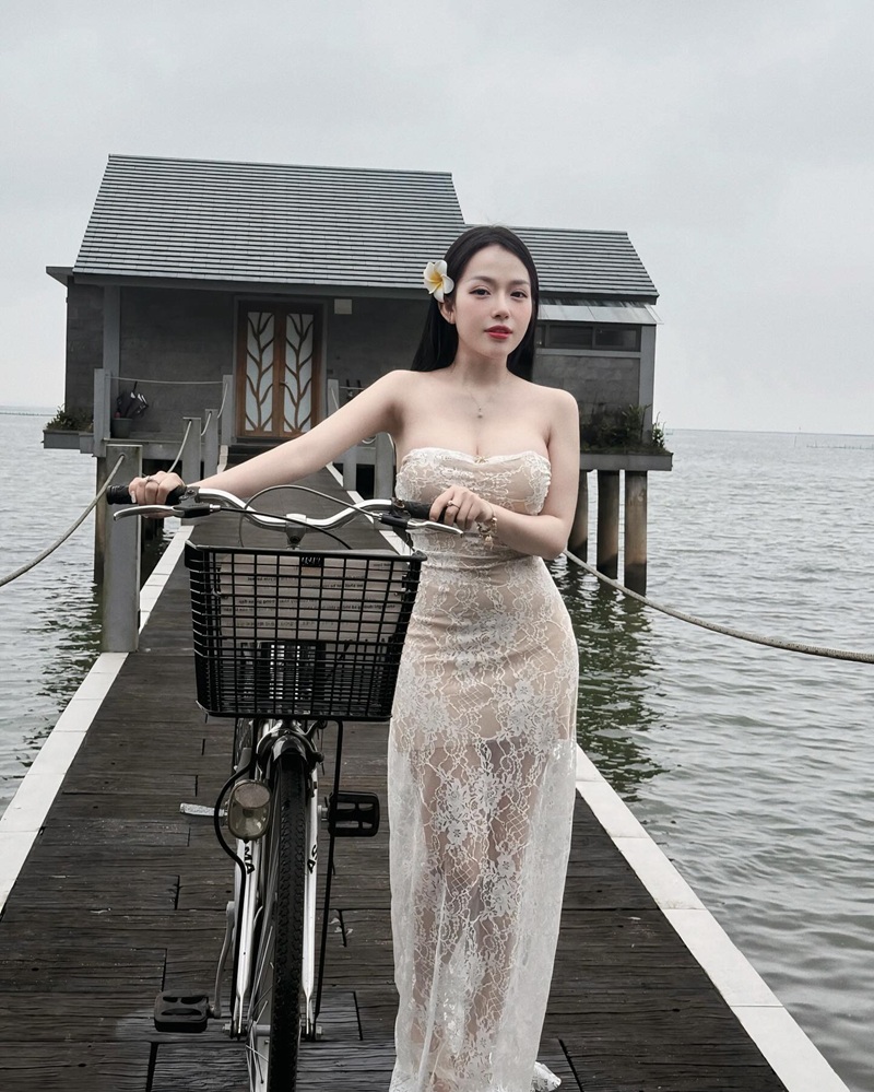 Ảnh khỏa thân Lan Leii siêu gợi tình